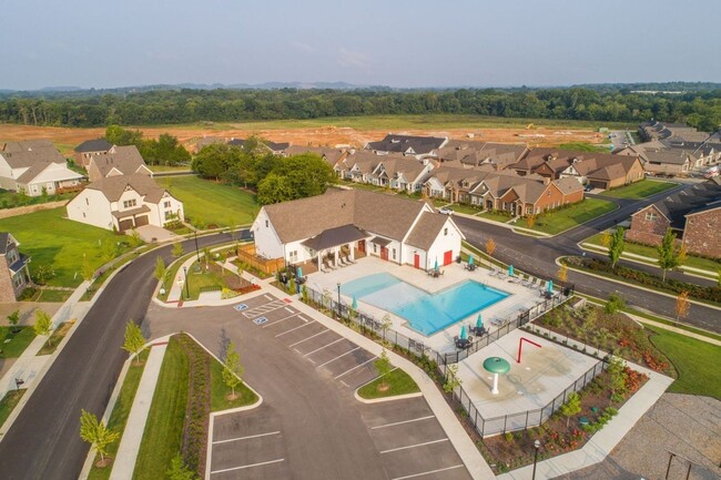 Building Photo - Well appointed Townhome