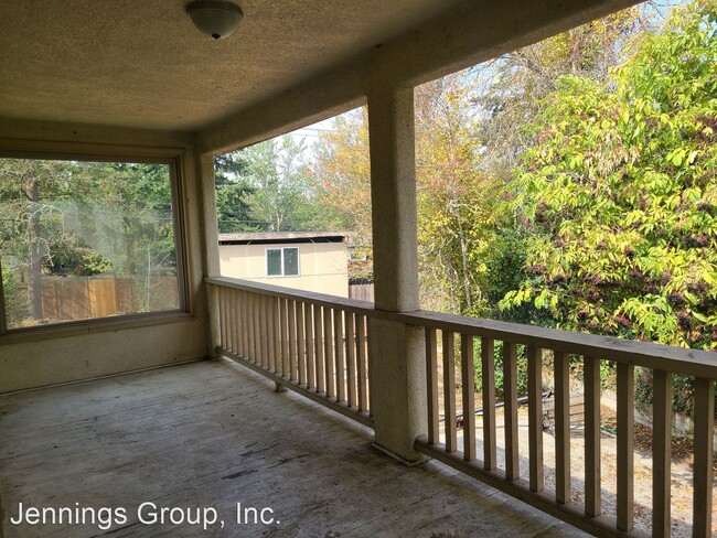 Building Photo - 5 br, 2 bath House - 1638 Orchard Street