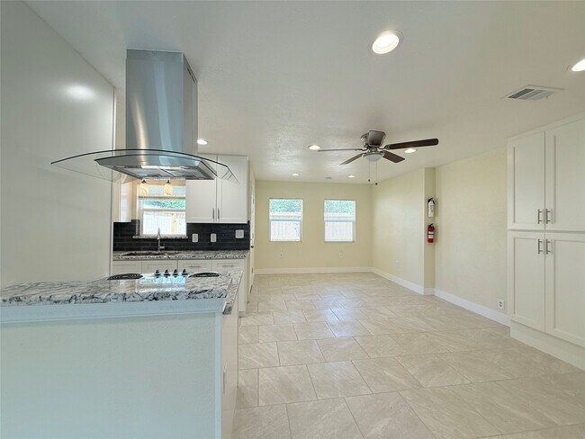 Building Photo - 207 Tidwell Rd