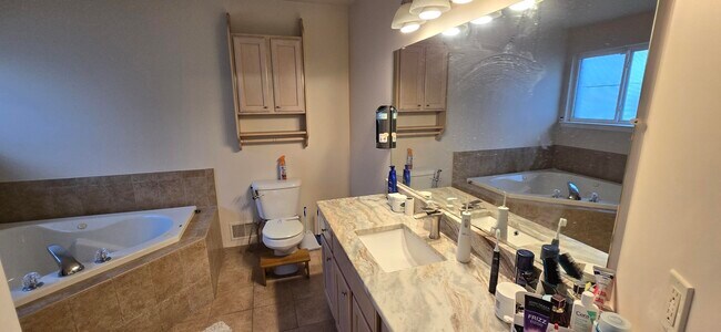 Building Photo - 40184 Long Horn Dr