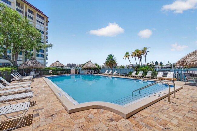 Building Photo - 736 Island Way