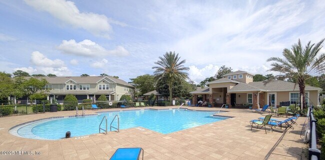 Building Photo - 6846 Roundleaf Dr