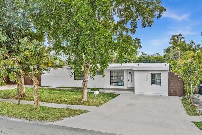 Building Photo - 1600 SW 9th St