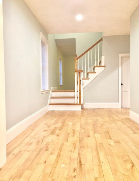 Building Photo - 32 Pilgrim Ave