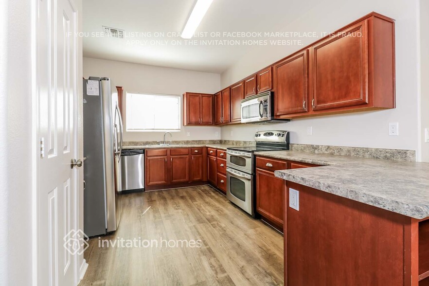 Building Photo - 15949 W Mauna Loa Ln