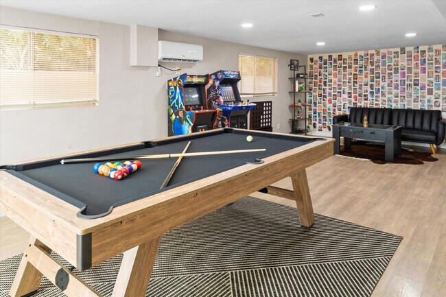 Building Photo - 5747 N 48th Ln