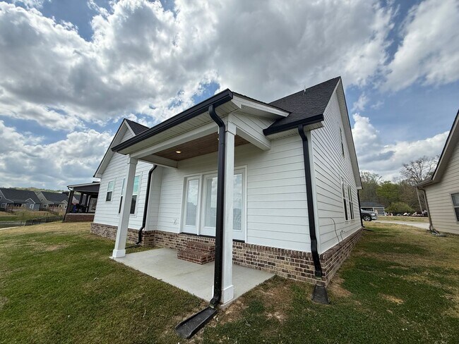 Building Photo - Beautiful New Build 4 Bed, 3.5 Bath, 2 Car Garage - Community Pool & Walking Trail!