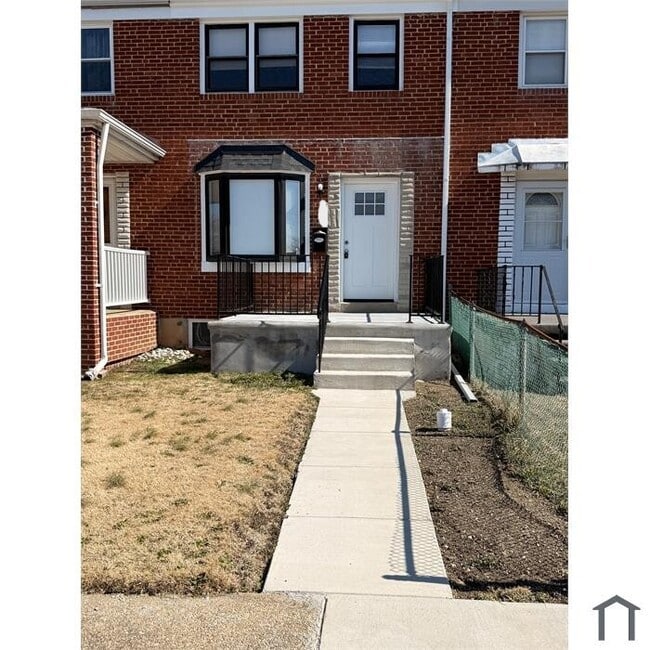 Building Photo - 3 bedroom with Parking