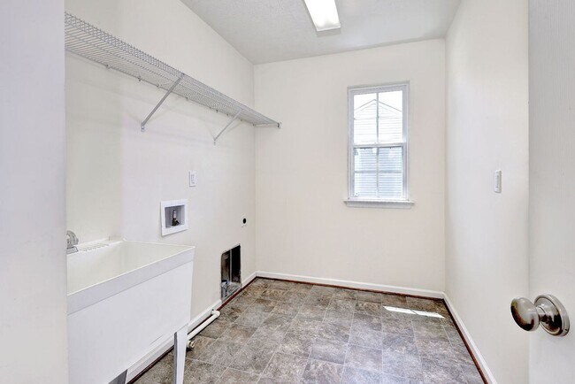 Building Photo - 4688 Yeardley Loop