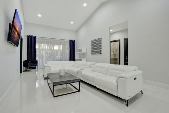 Building Photo - 6584 Villa Sonrisa Dr