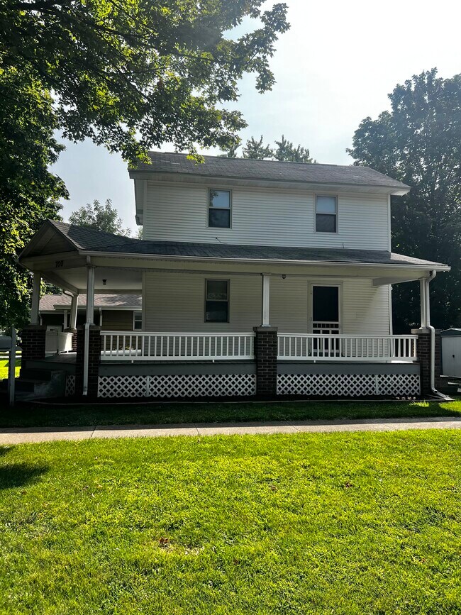 Primary Photo - 700 E Sangamon Ave