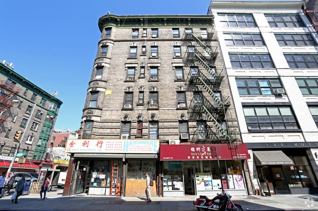 Building Photo - 42-52 Kenmare St