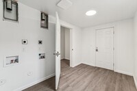 Building Photo - 913