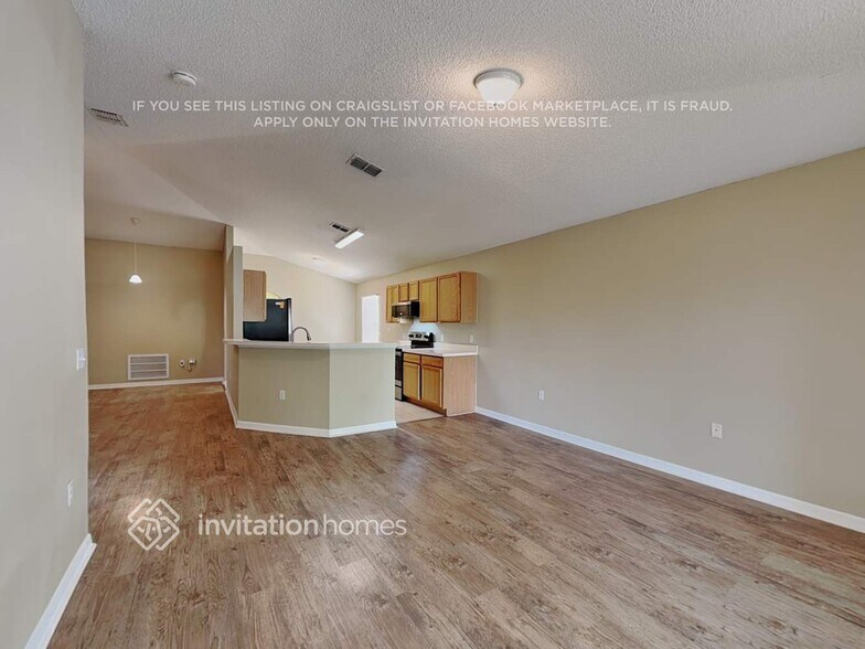 Building Photo - 1710 W Marshall Lake Dr