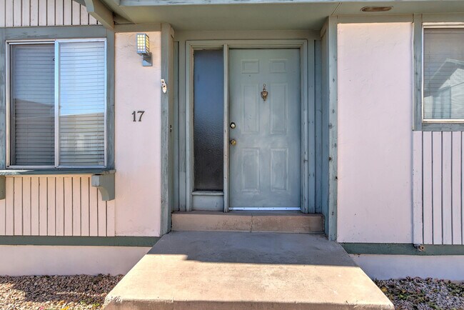 Building Photo - 3 Bedroom Home In St. George With Spacious Backyard