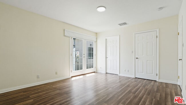 Building Photo - 13842 Hamlin St