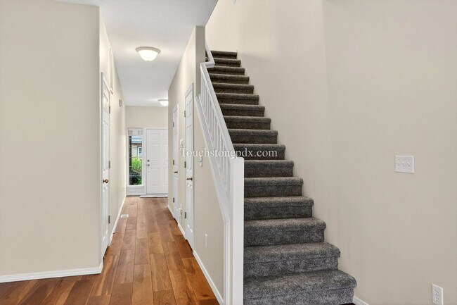 Building Photo - Freshly Updated 3BR Home in Beaverton