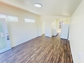 Building Photo - Reynard Way