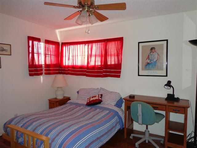 Building Photo - 2 Bed 1 Bath Home