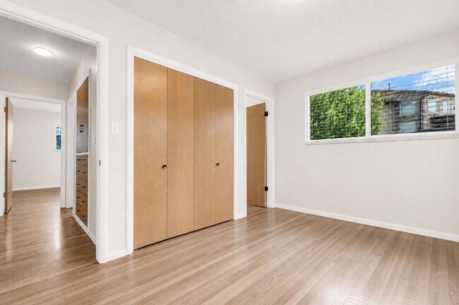 Building Photo - 787 Redmaple Cir