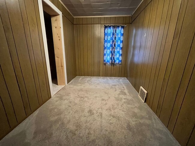 Building Photo - 158 5th St