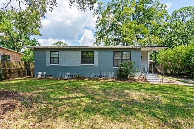 Building Photo - Beautiful Home