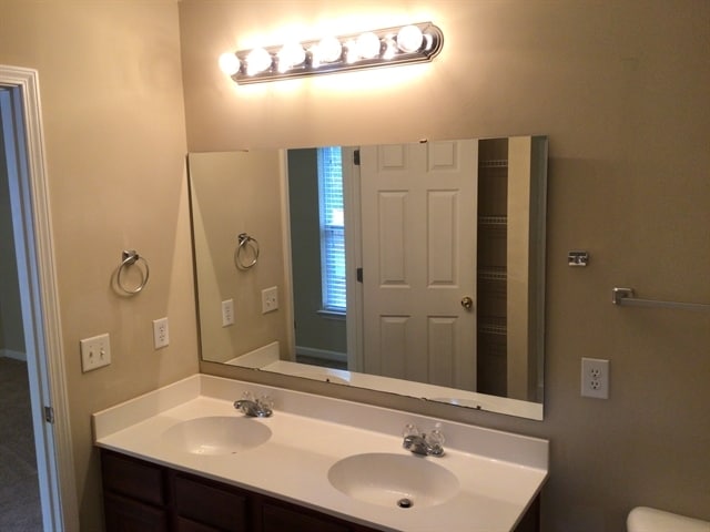 Building Photo - 250 Border Rd