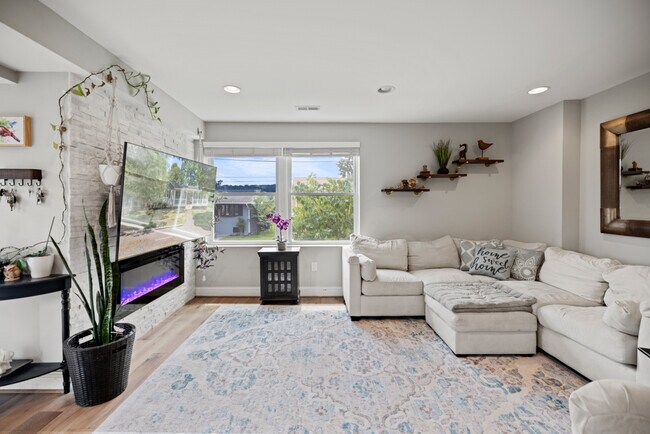 Building Photo - 5519 5th St NE