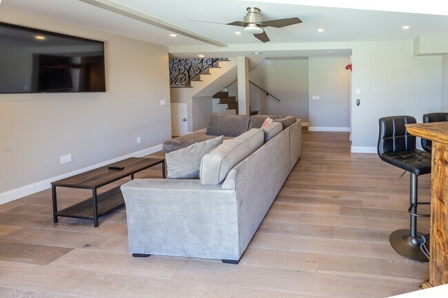 Building Photo - Furnished Oceanview Property