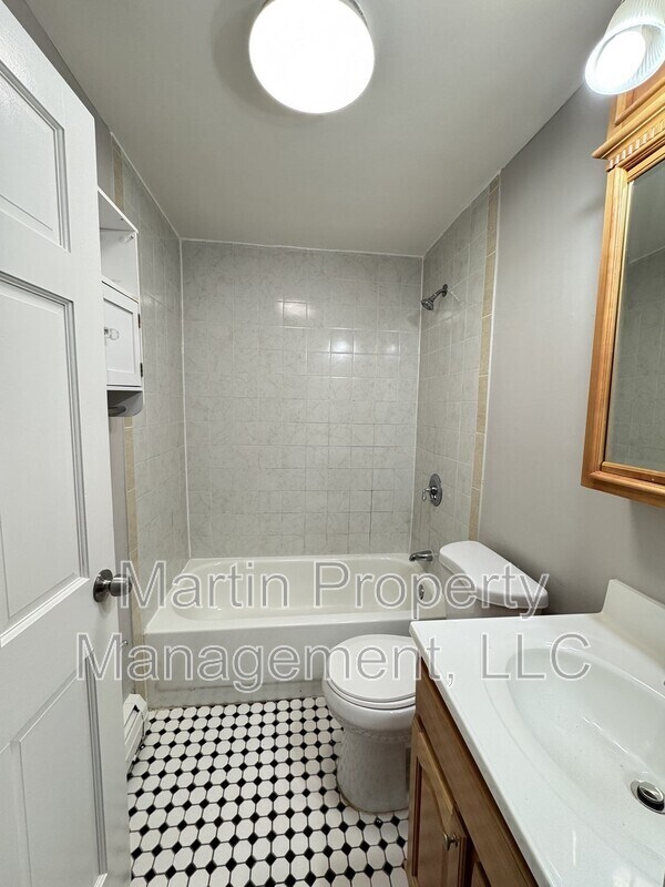 Building Photo - 22 Kenmar Dr