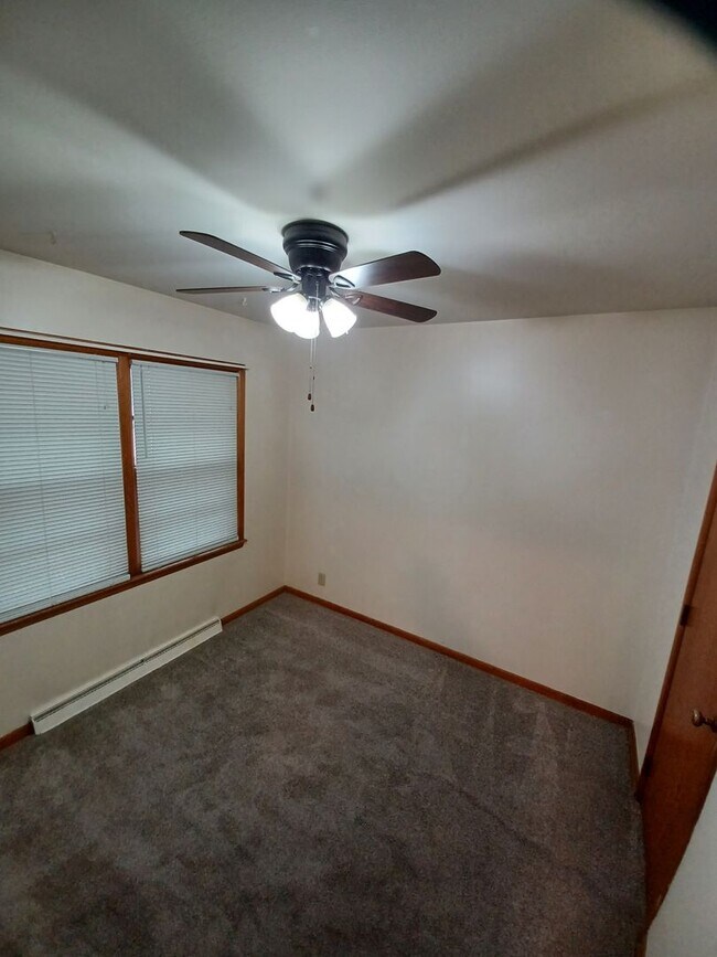 Building Photo - Don't miss out on calling this property your new home!