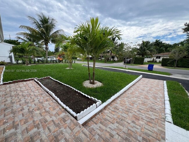 Building Photo - 1735 NE 157th Ter