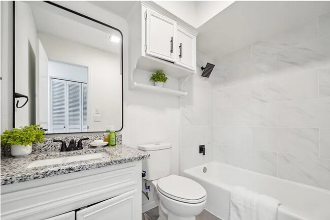 Building Photo - Charming 3-Bedroom Home with Spacious Yard in Prime Tulsa Location