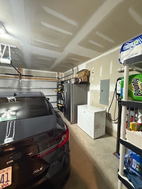 Building Photo - 648 Meadowlark Dr