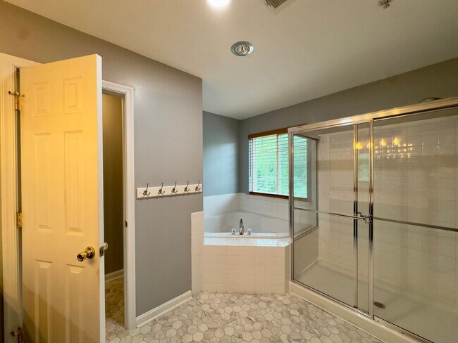 Building Photo - Charming 3BD/2BA/2 Half Bath Townhome with Garage in Havre de Grace, MD!