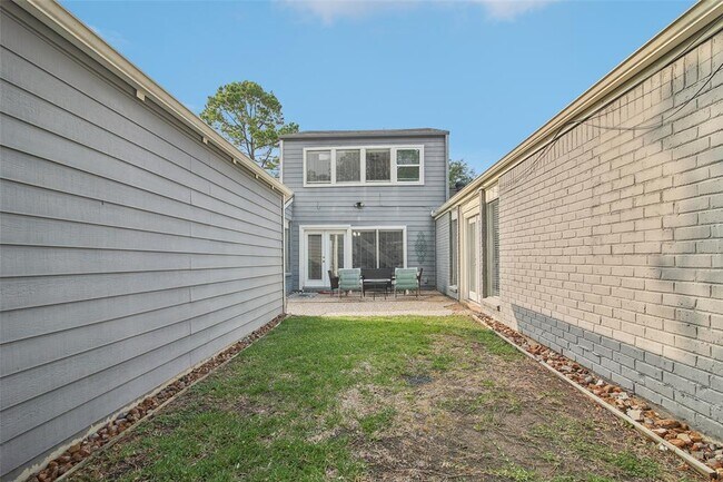 Building Photo - 14115 Briarhills Pkwy