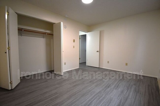 Building Photo - 811 W Villard St