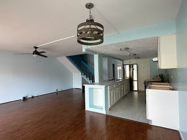 Building Photo - Hawaii Kai - The COLONY MARINA:  Lovely townhouse with spacious 4 bedrooms, 3 bath, 2 covered par...
