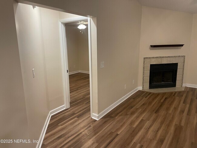 Building Photo - 85 Debarry Ave