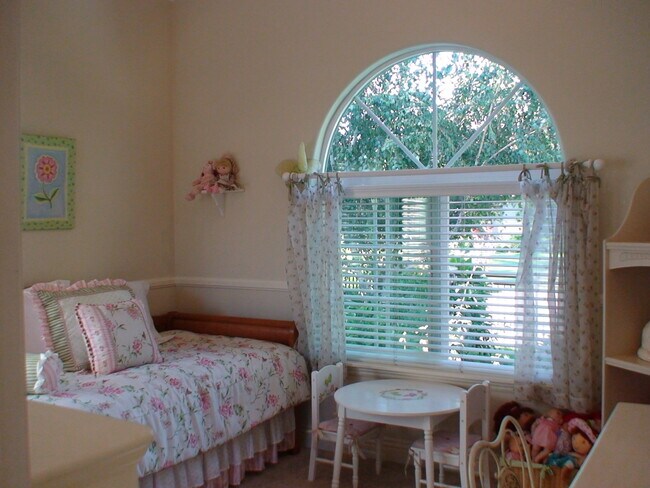 Building Photo - 14320 Hortense St