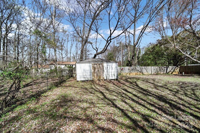 Building Photo - 6230 Holly Knoll Dr