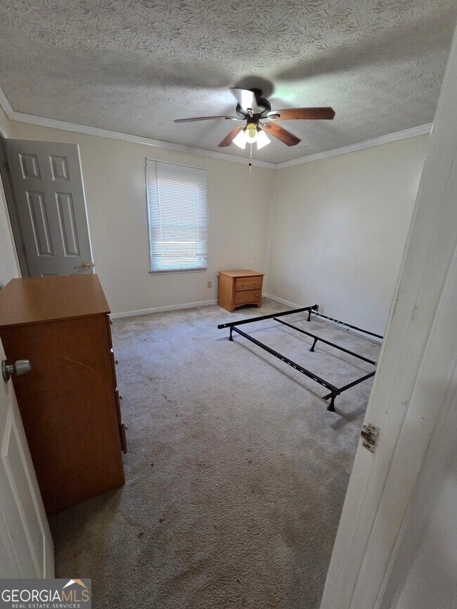 Building Photo - 160 Fox Meadow Dr