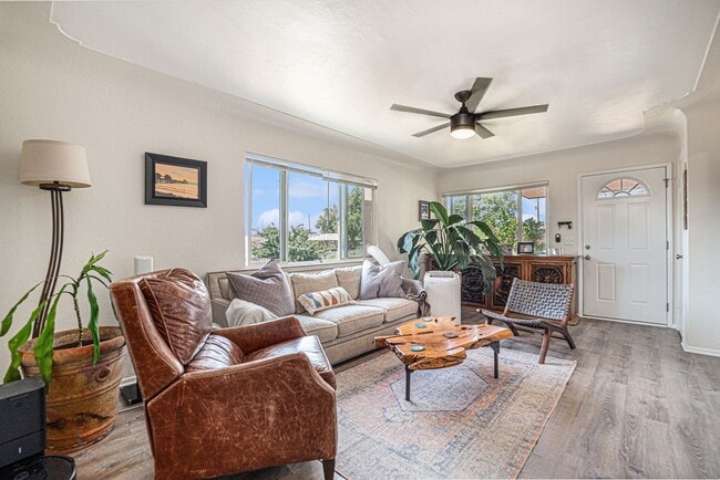 Building Photo - Updated 2 Bed | 1.5 Bath Upper Duplex Near...