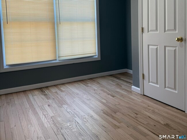 Building Photo - 765 Hart St