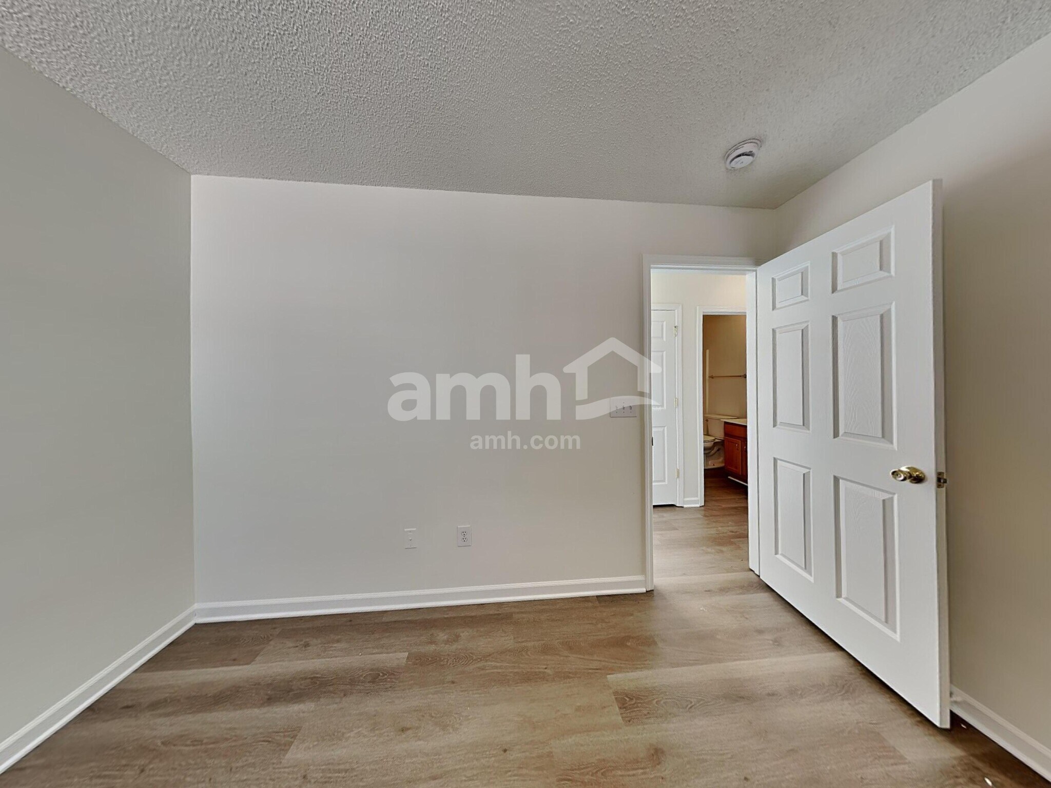 Building Photo - 112 Tiverton Woods Dr