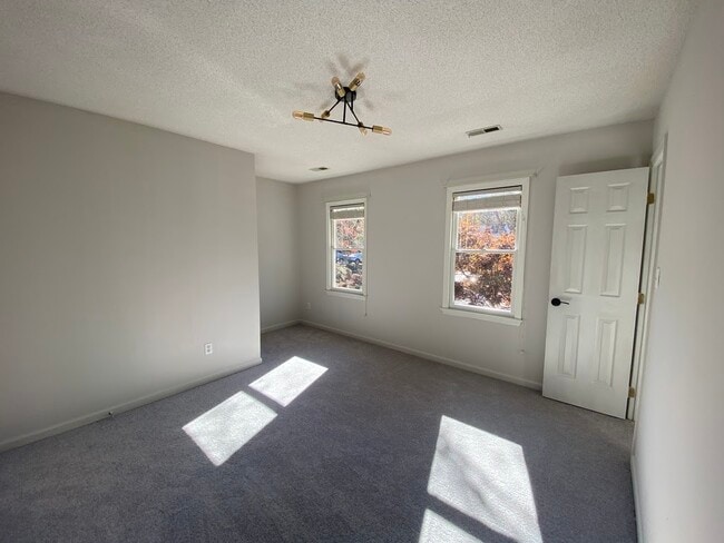 Building Photo - 118 W Skyhawk Dr