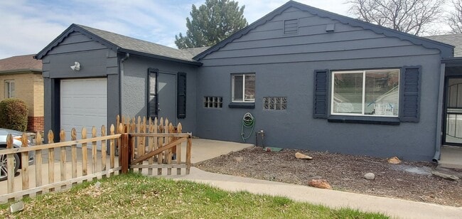 Building Photo - 4 bed, 2 Bath, 1100 SF with washer/dryer hookups, large, fenced yard and garage.