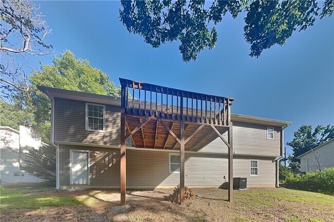 Building Photo - 1395 Chalet Cir