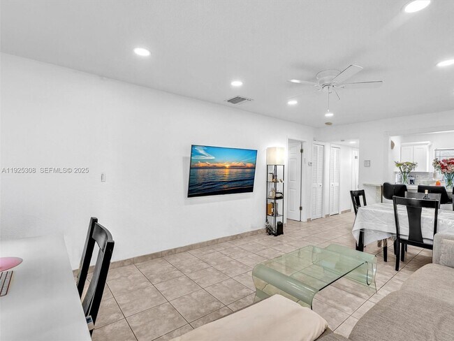 Building Photo - 5130 SW 40th Ave