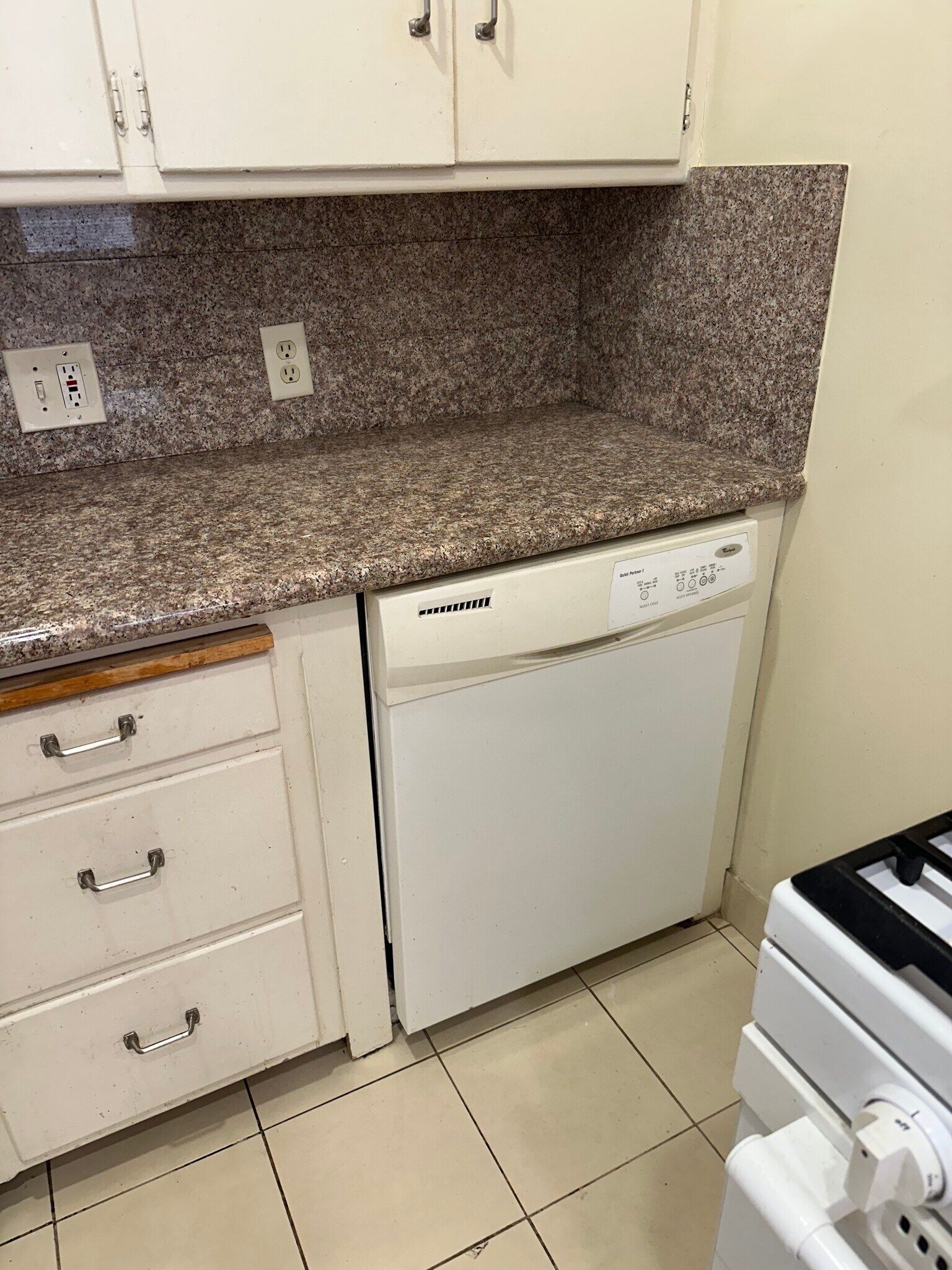 Building Photo - 3858 Bentley Ave